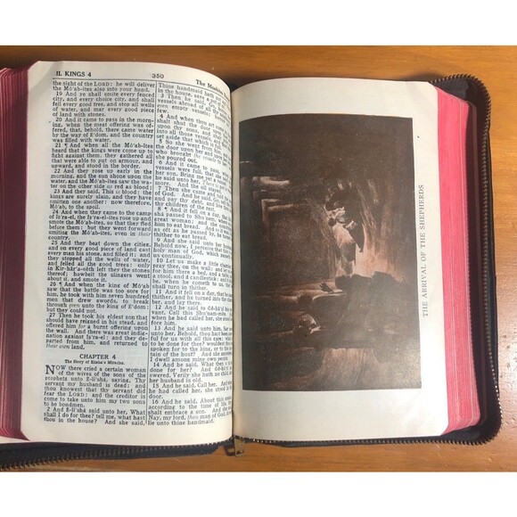 Vintage Clergy Holy Bible- 5”x7” with zippered edge. World Pub. illustrated. - Picture 4 of 6